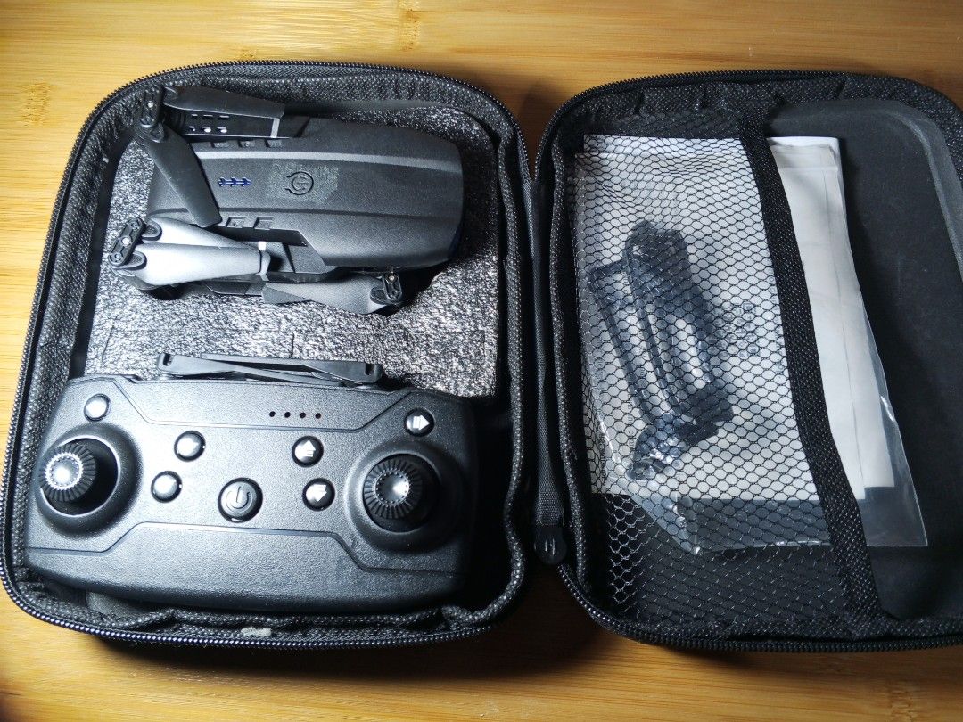 Drone with camera (Category: Drones) located in Antipolo. Submitted by szea_ (Listing ID 1456198921, Image 1). Description: Inclusions: -drone -manual -remote -storage bag rfs: Hindi na nagagamit MOD: Lalamove, jnt, or pick up MOP: Gcash.