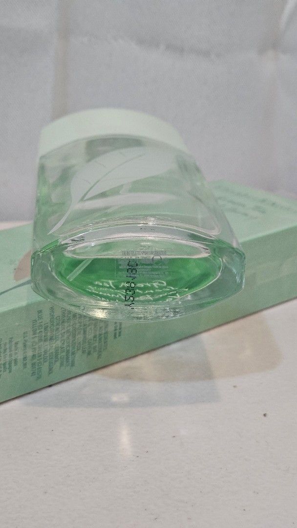 Elizabeth Arden Green Tea Scent Spray (Category: Fragrance & Deodorants) located in Quezon City. Submitted by bieannes (Listing ID 1456154049, Image 3). Description: Elizabeth Arden Green Tea Scent Spray - Comes in original box - used For pick up or lalamove/grab courier delivery within metro manila or nearby areas only loc. Novaliches, Quezon city .