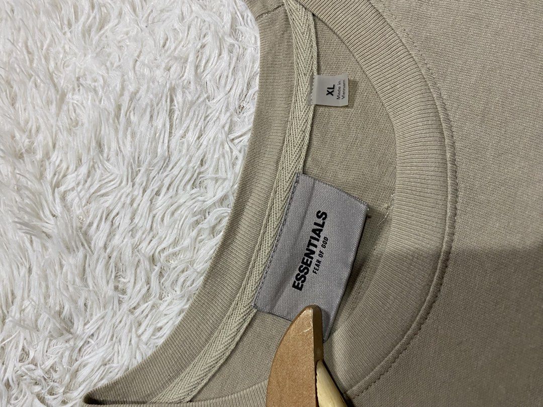 ESSENTIALS (Category: Formal Shirts) located in Cavite. Submitted by nld_thrift (Listing ID 1456134271, Image 3). Description: ESSENTIALS W27.5 L32 XL ON TAG 100% Cotton MADE IN VIETNAM.