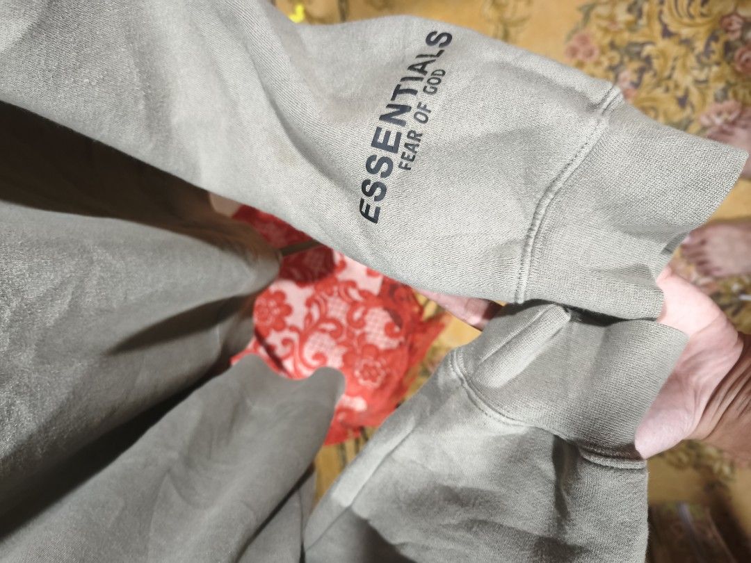 ESSENTIALS (Category: Hoodies) located in Manila. Submitted by keentree_5f0b60 (Listing ID 1456185309, Image 3). Description: Excellent condition no issue 26x26.