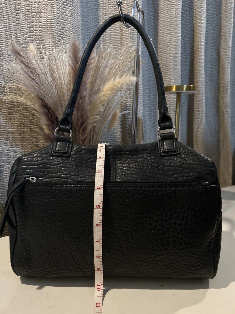 Eudon Choi EC2 (Category: Shoulder Bags) located in Quezon City. Submitted by collsan (Listing ID 1456191717, Image 3). Description: .