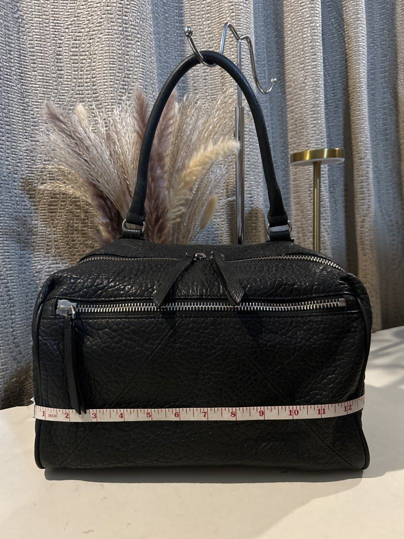 Eudon Choi EC2 (Category: Shoulder Bags) located in Quezon City. Submitted by collsan (Listing ID 1456191717, Image 2). Description: .