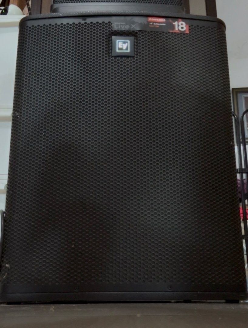 EV ELX 118 18" Powered Subwoofer (Category: Soundbars, Speakers & Amplifiers) located in Cavite. Submitted by berniemedina (Listing ID 1456148425, Image 1). Description: EV ELX118P – 18” Powered Subwoofer, 700W Class-D, 134dB max SPL. Powerful deep bass, rugged plywood cabinet, ideal for professional PA, DJ, and live-event use..