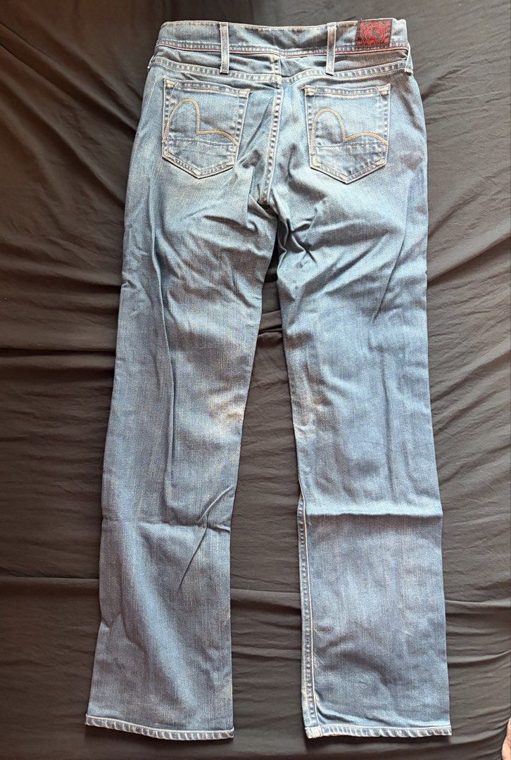 Evius （分類：牛仔褲、Leggings）位於 Hong Kong。 由 stephen4086 提交（商品編號 1456089707，圖片 4）。簡介： Evisu 牛仔褲，每條$100 1. 深色，27吋腰, 全長38吋半，小喇叭款。 2. 淺藍色，27吋腰，全長39吋，直腳款。 3. 石磨藍，編號0192 ，27吋腰，全長39吋，小喇叭款。 4. ，Bape 深藍色，29吋腰，全場38吋，直腳款。 順豐到付優先或將軍澳站交收。 。
