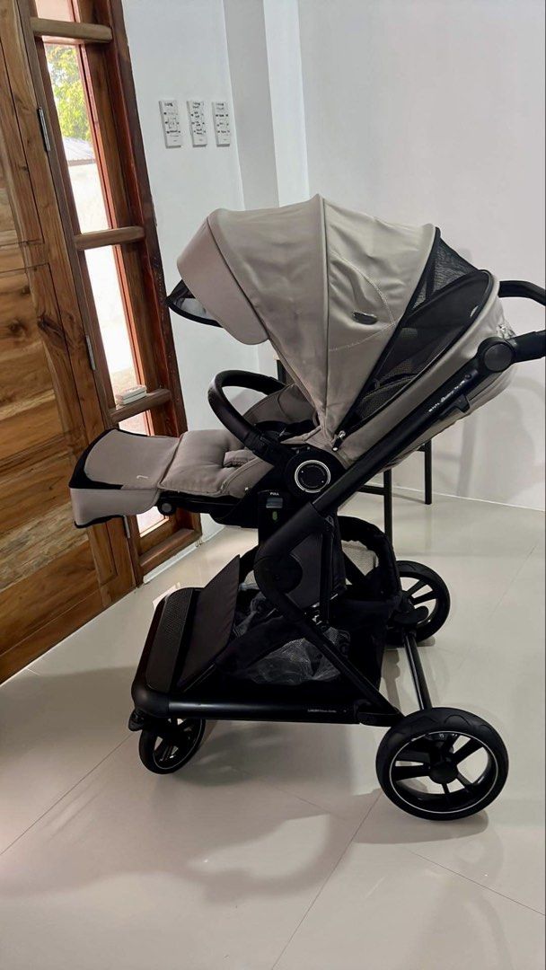 Fedora Stroller L4 2019 High Seat (Category: Strollers) located in Concepcion. Submitted by stellesi714 (Listing ID 1456091831, Image 1). Description: - Fedora Stroller in Light Grey - Versatile and comfortable seat - Adjustable canopy for sun protection - Spacious storage basket underneath - Smooth-maneuvering wheels - Sleek black frame - Ideal for everyday use and travel.