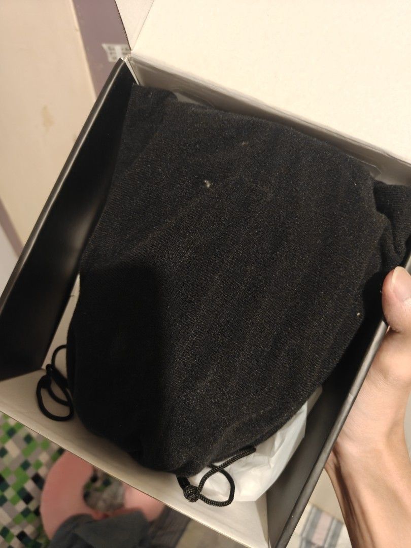 Fiio JadeAudio JT1 (Category: Headphones & Headsets) located in Silang. Submitted by loco_roco (Listing ID 1456223857, Image 2). Description: Fiio JT1 -Complete item -With box and accessories -Removable Audio cable with Mic -Intact earcups -Tear at over the head adjustable. Dahil sa metal top. Meetup only in Cavite area Payment: BDO or Gcash.