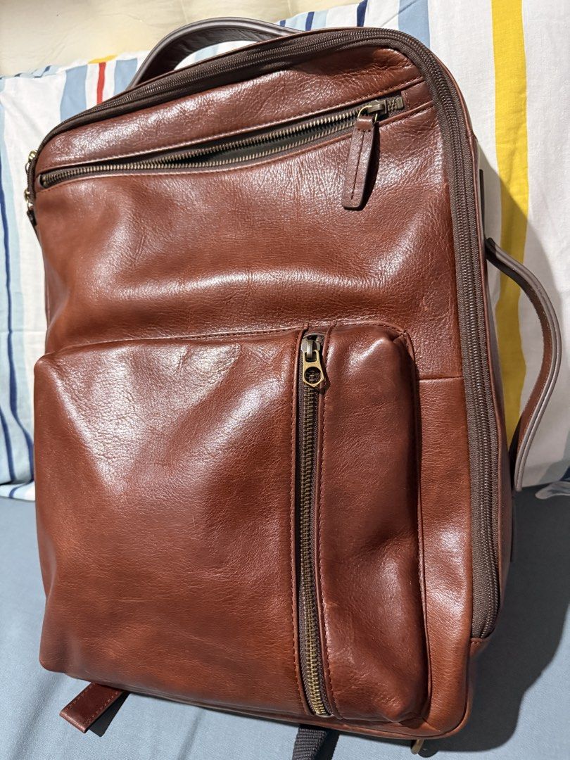 Fossil Buckner Cognac Leather Backpack (Kategori: Ransel) berada di Jakarta Selatan. Dikirim oleh mayseeta (ID iklan 1456189055, Gambar 3). Deskripsi: fossil buckner cognac leather backpack REAL LEATHER 16” Laptop 30.5 cm L x 7.6 cm W x 41.9 cm H 1 Adjustable & Detachable Shoulder Strap, 1 Back Luggage Strap, 2 Backpack Straps, 2 Handles Color: light brown Interior: 1 Padded Laptop Pocket, 1 Zip Pocket Exterior: 1 Back Slide Pocket, 2 Front Zip P