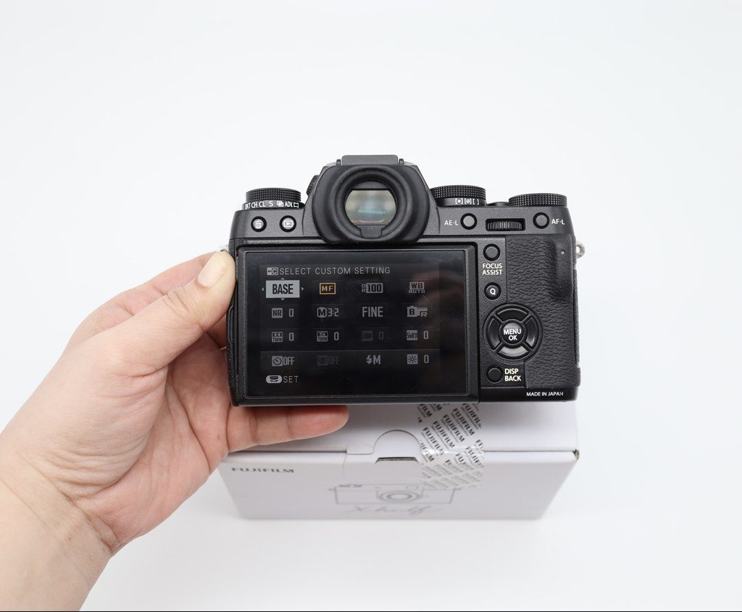 Fujifilm XT1 with EF-X8 flash set (Category: Cameras) located in Manila. Submitted by jaimeeloutan (Listing ID 1456153252, Image 3). Description: for sale! Fujifilm X-T1 Mirrorless body with EF X8 Flash set Black Noir 23,490 only FB: Jaimee lou Tan 💰23,490 only fixed price posted Good condition Shutter count hindi lumalabas same sa XT10 minor sign of usage but still presentable - The Fujifilm X-T1 Mirrorless weather-resistant, 16.3MP APS-C X-Tra