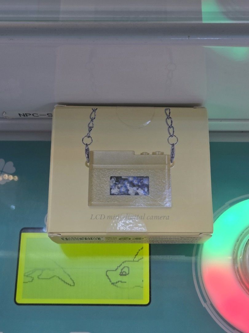 Funclaw Mini camera (Category: Cameras) located in Singapore. Submitted by lovetoclaw (Listing ID 1456092896, Image 2). Description: Brand new from Funclaw Meet up Yishun only.