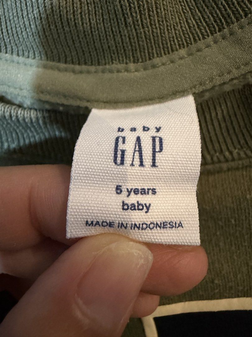 Gap Pullover (Category: Babies & Kids Fashion) located in Singapore. Submitted by m.apledusk (Listing ID 1456165816, Image 2). Description: Self-collection at 310263 4 for $20.