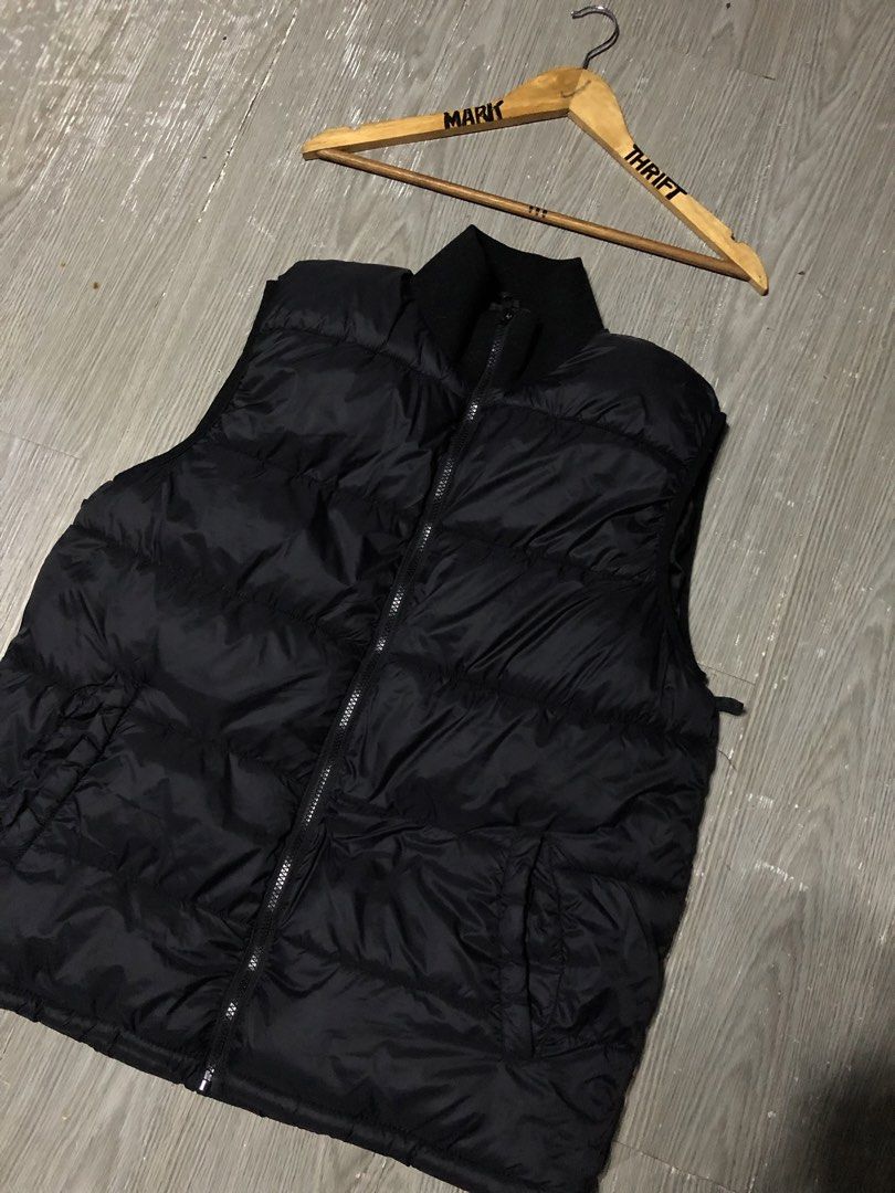 GEORGE VEST PUFFER (Category: Activewear) located in Manila. Submitted by triptothrift7 (Listing ID 1456172031, Image 2). Description: pm me for fast transaction! GEORGE VEST PUFFER for only 799 size large width 24 x 27 length need wash only no issue authentic legit excellent condition color rate 9/10 authentic legit mode of payment gcash or bank transfer location Biñan laguna.
