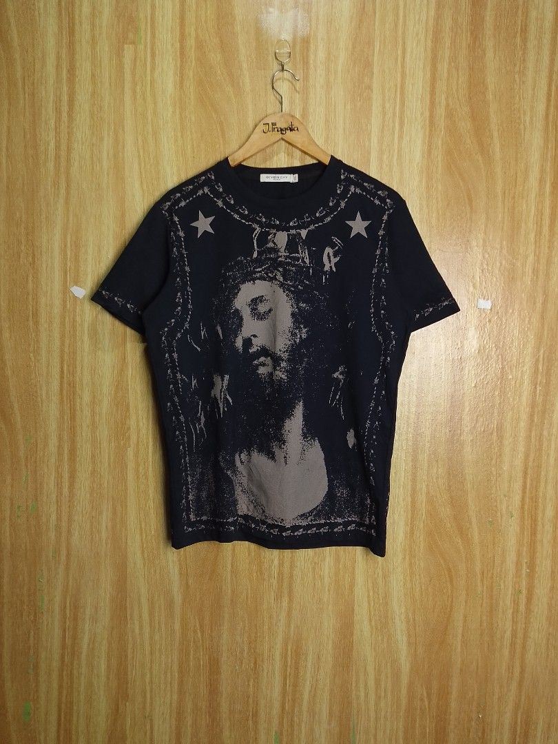 Givenchy Jesus Crown T Shirt (Category: Tshirts & Polo Shirts ) located in Santiago. Submitted by jonathanfragata21 (Listing ID 1456202886, Image 1). Description: Givenchy Jesus Crown T Shirt Width : 20.5 Length : 27 Size on tag : Can Fit to Medium Color Rate 9.5/10 Excellent Condition No Flaws Price : 650 + Shipping Fee Location : Santiago City Isabela.