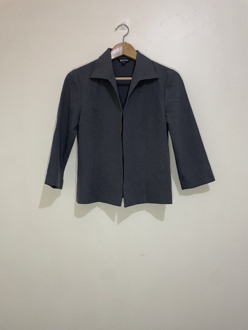 Gray blazer (Category: Coats, Jackets and Outerwear) located in Santa Rosa. Submitted by thevintagesource.ph (Listing ID 1456111744, Image 1). Description: .