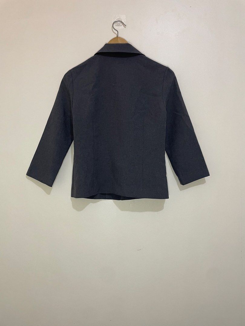 Gray blazer (Category: Coats, Jackets and Outerwear) located in Santa Rosa. Submitted by thevintagesource.ph (Listing ID 1456111744, Image 2). Description: .