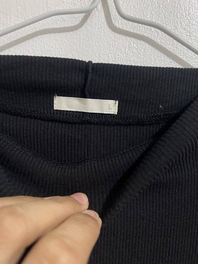 GU ribbed top highneck (Category: Blouses) located in Las Pinas. Submitted by gaeley (Listing ID 1456073243, Image 3). Description: super pretty super black stretchy L on tag b: 18" armpit to armpit l: 21".