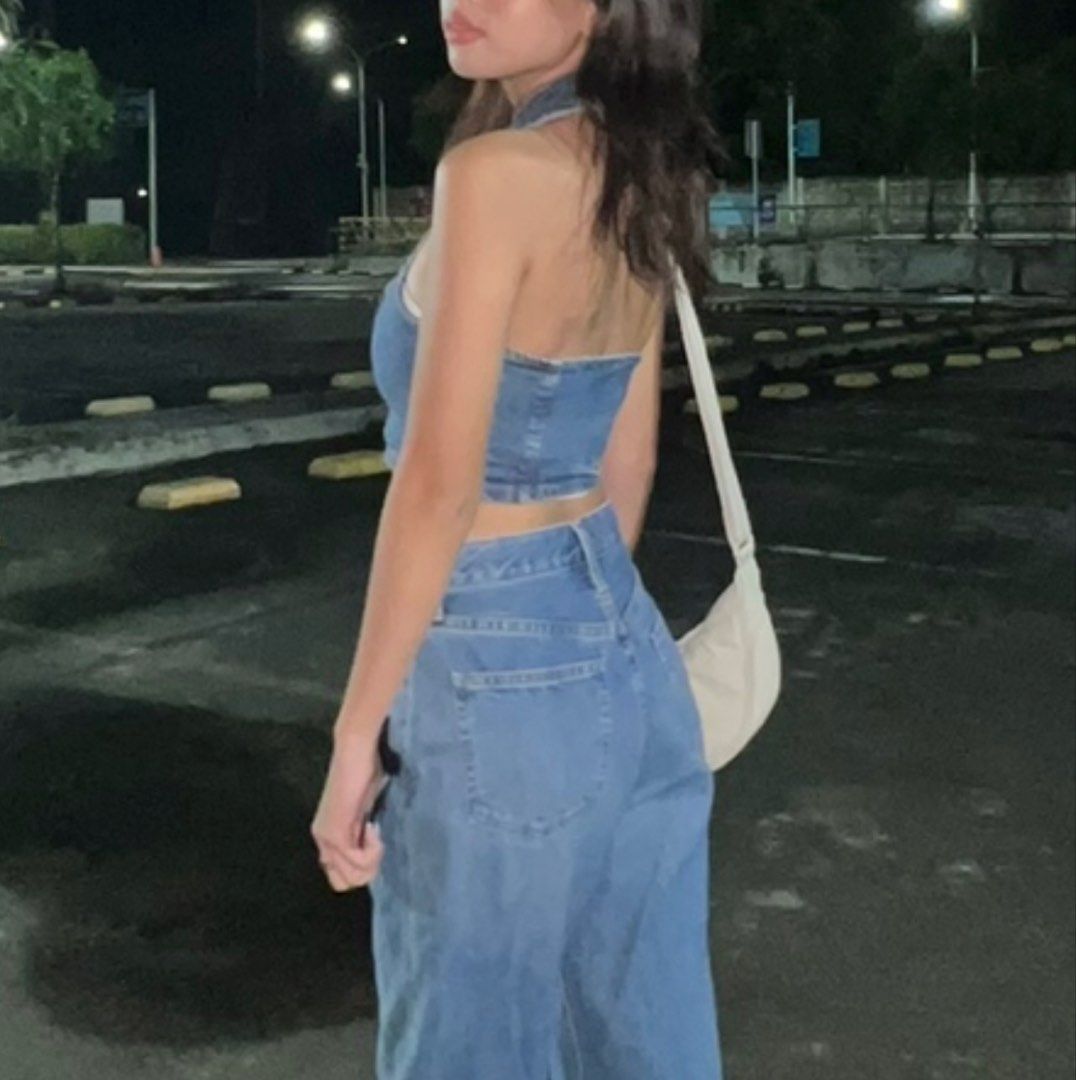 H&M Denim Button Up Halter Top (Category: Sleeveless) located in Manila. Submitted by newtlaufeyson (Listing ID 1456101197, Image 2). Description: • H&M •Denim Halter Top • Button Up •Cropped • Collared • Only worn twice.