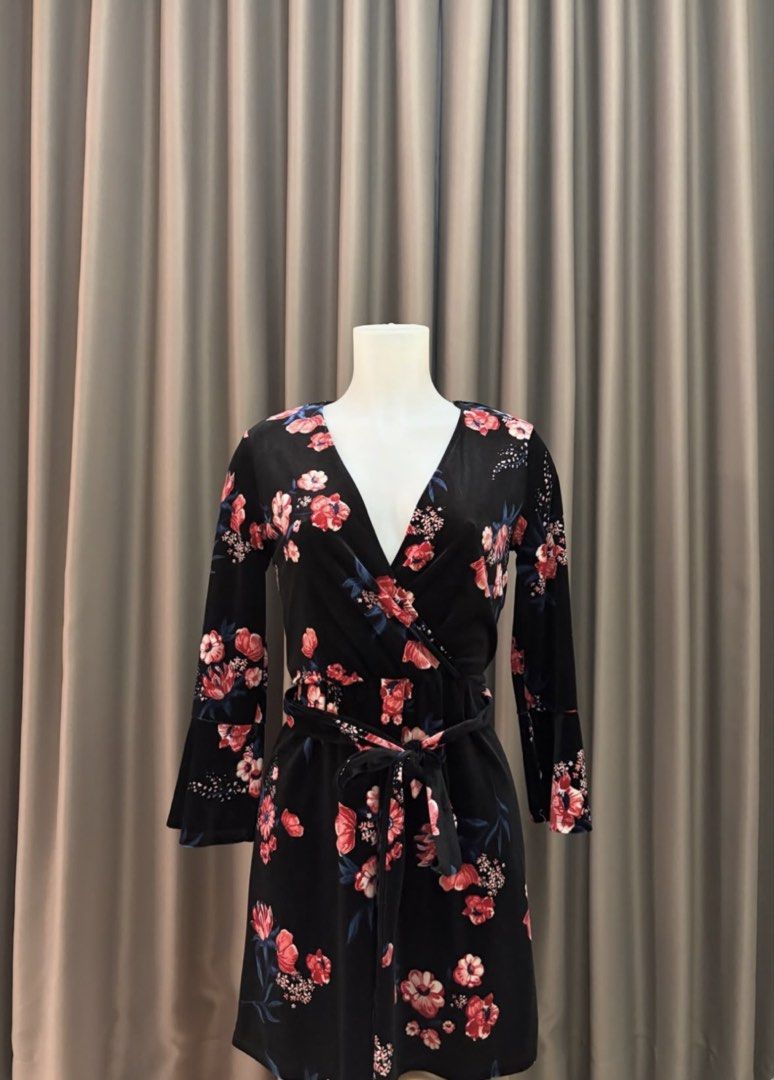 H&M Floral Dress (Category: Dresses) located in Pasig City. Submitted by ivanvibal (Listing ID 1456192007, Image 1). Description: .