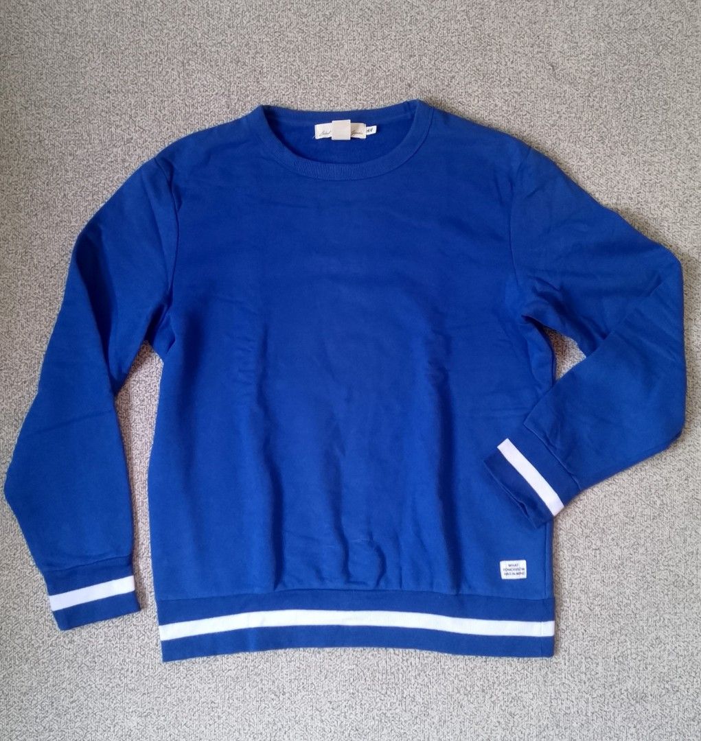 H&M L. O. G. G. Crew neck Sweatshirt (Category: Coats, Jackets and Outerwear) located in Cabadbaran. Submitted by ztsfinds (Listing ID 1456092810, Image 1). Description: H&M L.O.G.G. (Label of Graded Goods) crewneck sweatshirt - featuring athletic white stripe accents along the hem and cuffS. -with ribbing at neckline, cuffs, and hem. -Soft brushed inside. -This is curated ukay clothes, already washed. -Color may vary due to lighting. -Size: US X