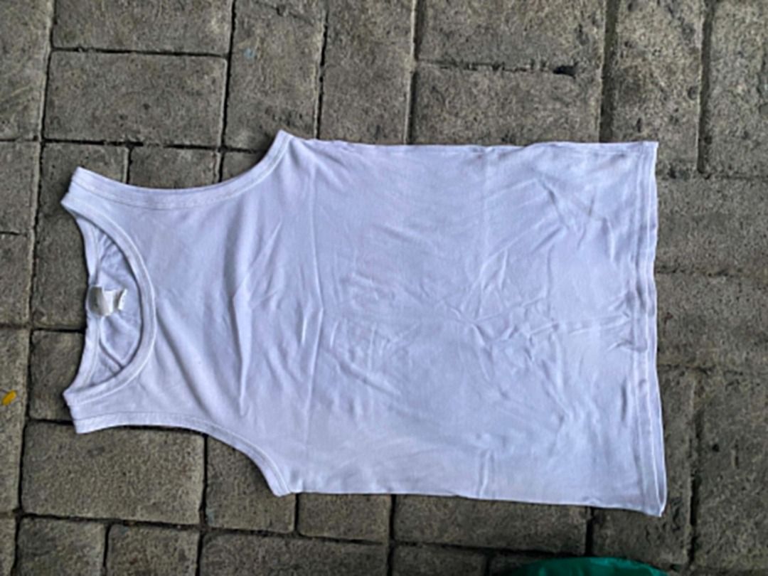 H&M tank top fitted sando (Category: Activewear) located in Pasay City. Submitted by classicph. (Listing ID 1456145687, Image 1). Description: Condition: Like new Size: S on tag Color rating: 10/10 Issue: Absolutely none - Fresh AF! mop:gcash mod:lalamove,jnt loc:pasay 𝘕𝘰𝘵𝘦: 𝘊𝘰𝘭𝘰𝘳𝘴 𝘮𝘢𝘺 𝘷𝘢𝘳𝘺 𝘴𝘭𝘪𝘨𝘩𝘵𝘭𝘺 𝘥𝘶𝘦 𝘵𝘰 𝘤𝘢𝘮𝘦𝘳𝘢 𝘴𝘦𝘵𝘵𝘪𝘯𝘨𝘴..