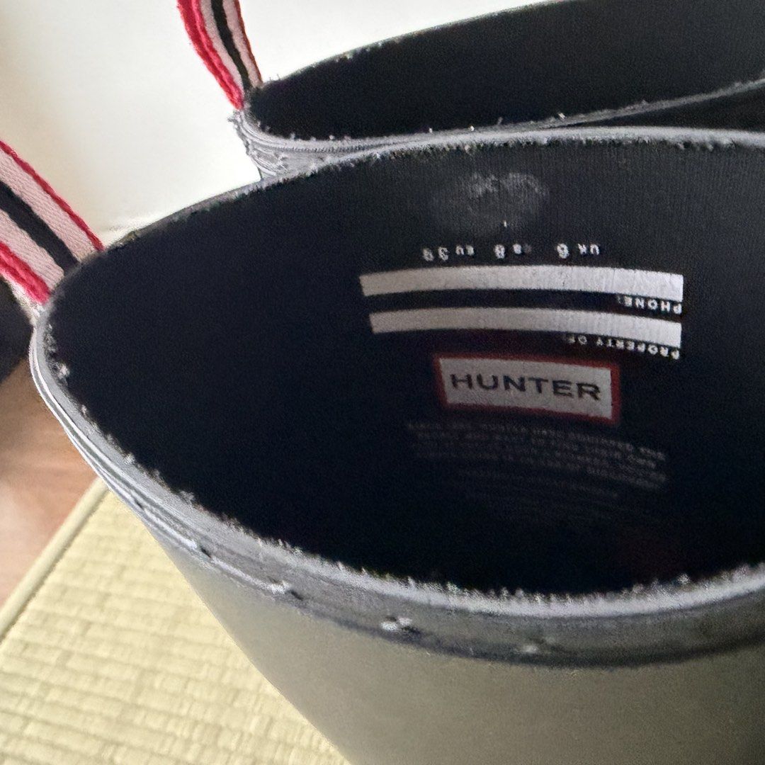 Hunter Boots Black Rubber Mid Calf Rain Boots US8 (Category: Boots) located in Manila. Submitted by ricedere (Listing ID 1456135078, Image 3). Description: bought this in shanghai for around 11500 pesos so no more box bc of luggage space but i have the paper bag pa if u want no haggling please - Classic black Hunter rain boots - Mid-calf height - Durable rubber material - Signature Hunter logo on front - Convenient pull tabs for easy wear - Ideal