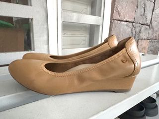 (Category: ) located in . Submitted by yencloset (Listing ID 1456232001, Image 1). Description: .
