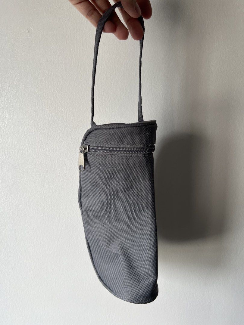Insulated baby bottle bag (Category: Diaper Bags & Wetbags) located in Muntinlupa City. Submitted by uniquepicks (Listing ID 1456100895, Image 1). Description: - Zippered pouch with a convenient handle. - Insulated; Lined interior for added protection. - Smooth-gliding zipper for easy access. .