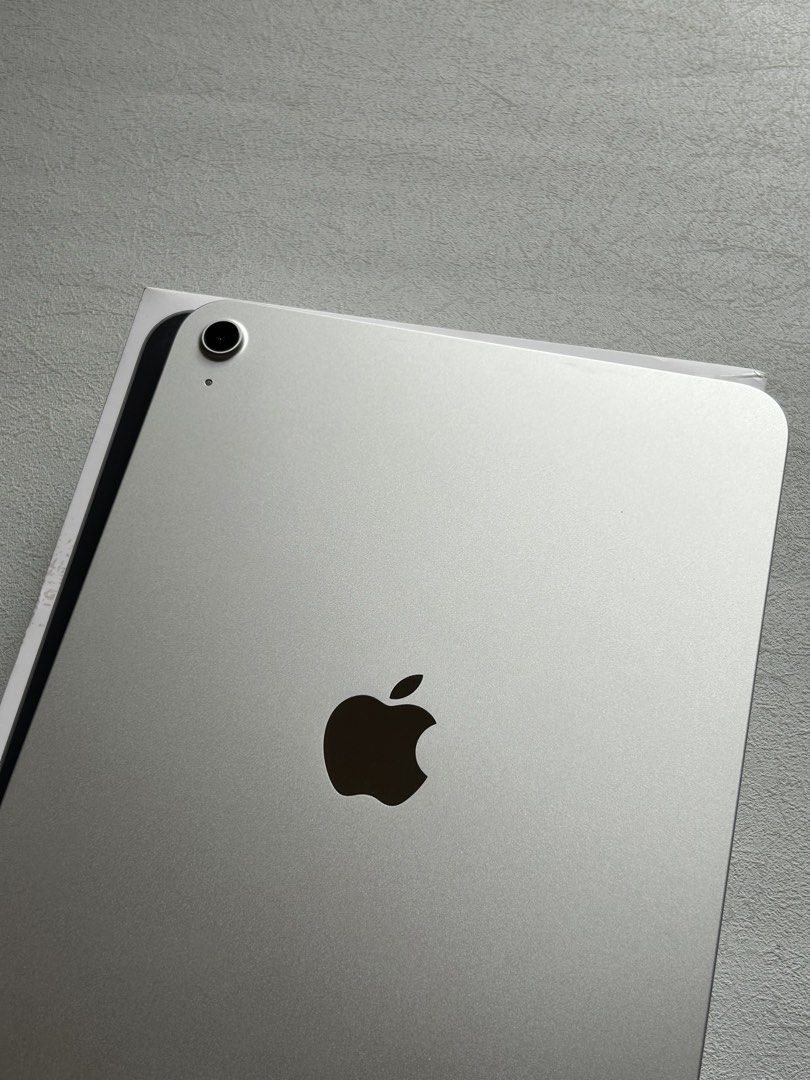 iPad 11th Gen A16 128GB Silver (Category: iPad) located in Quezon City. Submitted by apple__avenue (Listing ID 1456201282, Image 3). Description: Selling brand new condition iPad - 11th Gen - A16 - 128GB - 100% Battery health & Low Cycle count - Under warranty until 2027 - With Box, manuals, Cord, power adapater - Screen protector installed Meetups: SM North, Trinoma, SM Fairview, SM Marikina, Cubao, Qc Shipping: LBC with COD/COP & Lalamove.