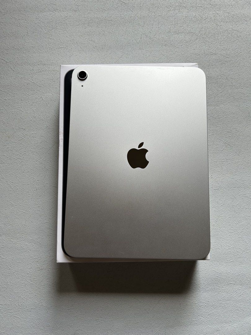iPad 11th Gen A16 128GB Silver (Category: iPad) located in Quezon City. Submitted by apple__avenue (Listing ID 1456201282, Image 1). Description: Selling brand new condition iPad - 11th Gen - A16 - 128GB - 100% Battery health & Low Cycle count - Under warranty until 2027 - With Box, manuals, Cord, power adapater - Screen protector installed Meetups: SM North, Trinoma, SM Fairview, SM Marikina, Cubao, Qc Shipping: LBC with COD/COP & Lalamove.