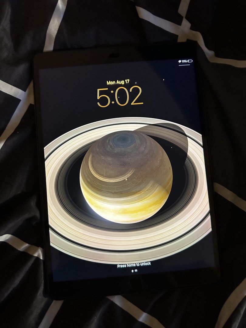 iPad Air 3rd Gen (Category: iPad) located in Manila. Submitted by daintywears (Listing ID 1456138462, Image 1). Description: inclusion: unit + box only iOS: latest 26 & up (you can update the newer versions) used this for watching, games & review lang naman, lady owned. may slight / tiny dent lang sa upper but not visible naman & few paint chips but not noticeable also. super kinis, can unli check. no other issues..