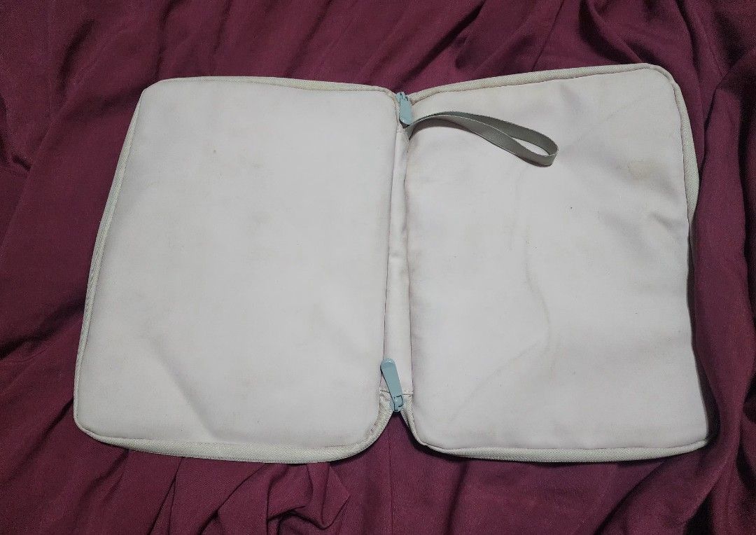 IPad Light Pink Bag (Category: Laptop Bags & Sleeves) located in Quezon City. Submitted by dolcegioia (Listing ID 1456117404, Image 3). Description: -Needs thorough cleaning -Used a few times lang -Stored in the cabinet for a long time.