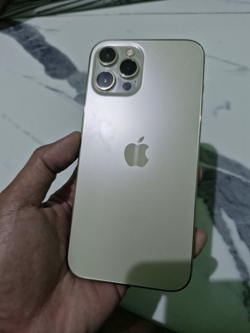 iPhone 12 Pro Max 256gb Openline (Category: iPhone 12 Series) located in Manila. Submitted by mobilelegendsmythic (Listing ID 1456157526, Image 1). Description: iPhone 12 Pro Max 256gb Openline any sim Powermac purchased NTC local variant Open line any sim Open for swap sa lower unit add kana lang 18 to 19k swapping value No issue Smooth na smooth Lady owned No history of repair Face id and truetone working All original parts 75% battery health "