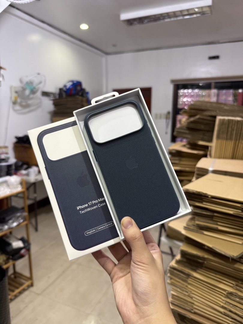 iPhone 17 Pro Max MagSafe Techwoven Case (Category: Cases & Sleeves) located in Manila. Submitted by mercedgret74092 (Listing ID 1456202262, Image 1). Description: Other cases also available po.