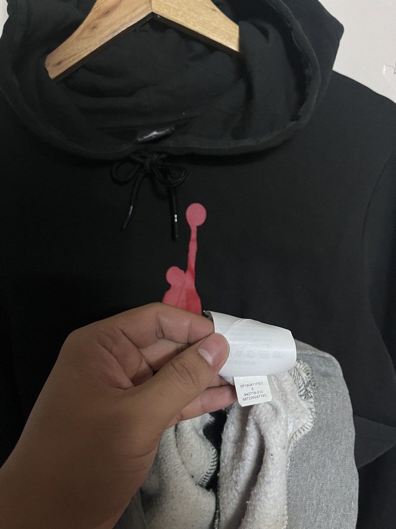 Jordan Jumpman Hoodie (Category: Coats, Jackets and Outerwear) located in Bacolod City. Submitted by eman_03 (Listing ID 1456080352, Image 3). Description: Size Small on tag 20.5W x 27L Excellent Condition No issue.