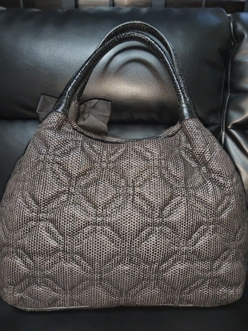 Kate Spade Quilted Hobo Bag (Category: Luxury Bags & Wallets) located in Antipolo. Submitted by gievan0725 (Listing ID 1456057801, Image 2). Description: - Black quilted Kate Spade hobo bag - Shiny textured material - Cute bow detail on the side - Patent leather handles - Polka dot interior lining - Interior zip pocket - Spacious main compartment.