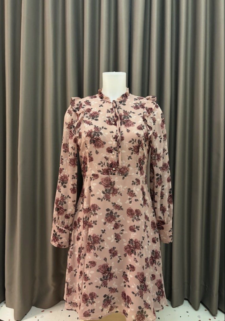 Korean Floral Dress (Category: Dresses) located in Pasig City. Submitted by ivanvibal (Listing ID 1456192848, Image 1). Description: .