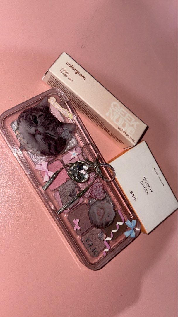 Korean make up bundle 🦢> 800 php (Category: Makeup) located in Manila. Submitted by chloerbls (Listing ID 1456194207, Image 2). Description: Hii🤗 ^ The cologram is almost untouched, actually I thought i bought the sastified fig shade but when the parcel came to me wrong shade nabigay sakin ^ The clio palette, nabagsak ko sya so my empty pans sya which is glitters, i'm morena and it's crystal clear this palette would look bad on me ^ The bbia bl