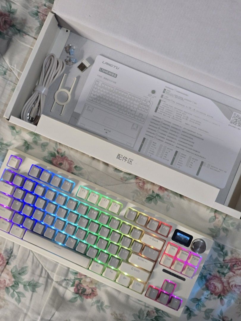 LANGTU LT84 TriMode Mechanical Keyboard White RGB (Category: Computer Keyboard) located in Manila. Submitted by tan.sofiaa (Listing ID 1456167335, Image 1). Description: - Includes All Original Accessories - Original Packaging Included - RFS: brother gifted me another keyboard - May ibang keys na hindi na smooth upon clicking. Palitan na lang ng switches. - Third pic: Hindi siya scratch. Plastic pa niya 'yan from original its packaging..