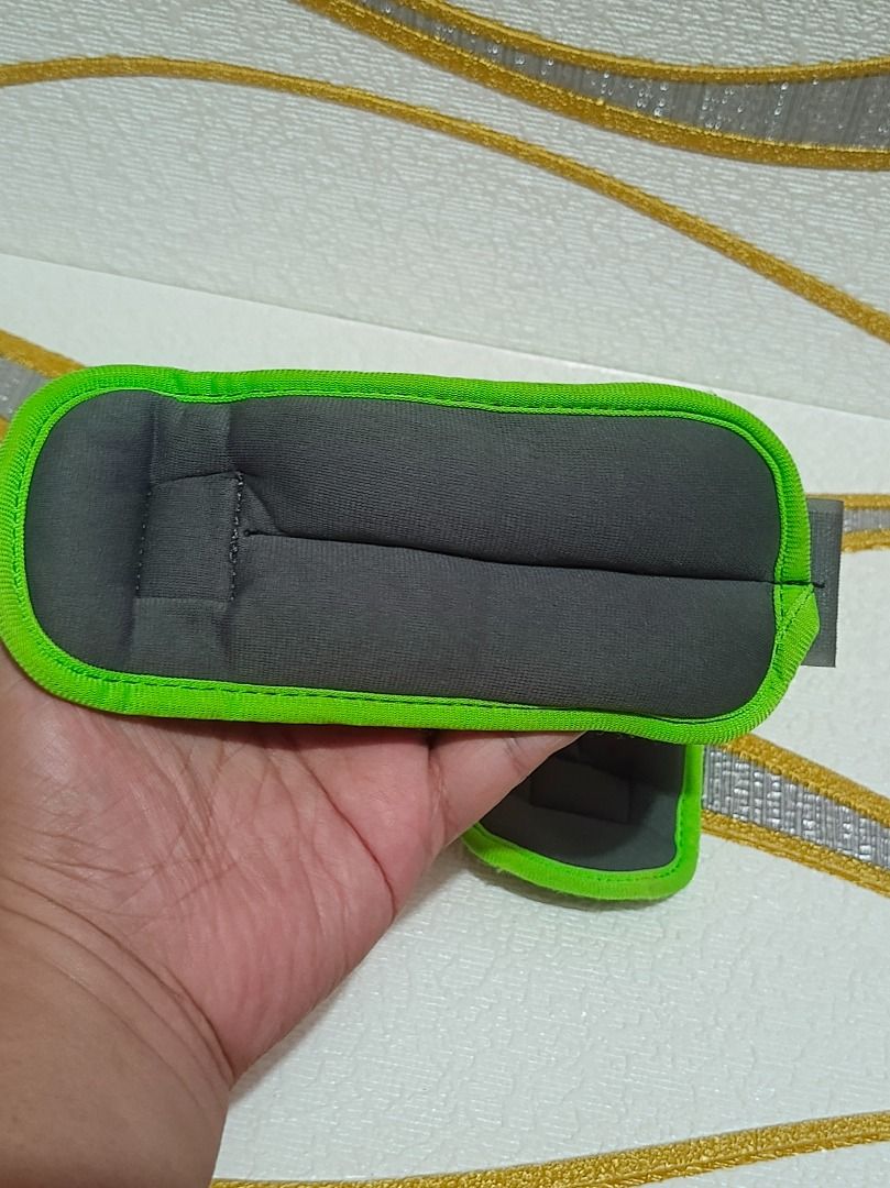 La-VIE Wrist and Ankle Weights (Category: Weights & Dumbbells) located in Makati City. Submitted by nyxhemera26 (Listing ID 1456112343, Image 2). Description: La-VIE Wrist and Ankle Weights - Grey padded ankle weights with bright green trim - Adjustable velcro straps for a secure and customized fit - Easily attach and remove for convenience - Perfect for adding resistance to home or gym workouts 🚫 Please note that the exact weight is unknown as 