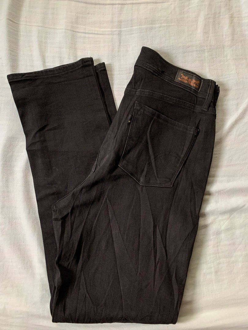Levi's 512 Slim Skinny jeans (Category: Jeans) located in Cebu City. Submitted by team13ios (Listing ID 1453334077, Image 1). Description: Levi’s 512 Slim Skinny jeans featuring a “Perfectly Slimming” waistband and a size of 10 petite (Stretchable) W30 L30 Actual Size W-30-31 L-39 Hem-6-7 Good Condition Need Wash.