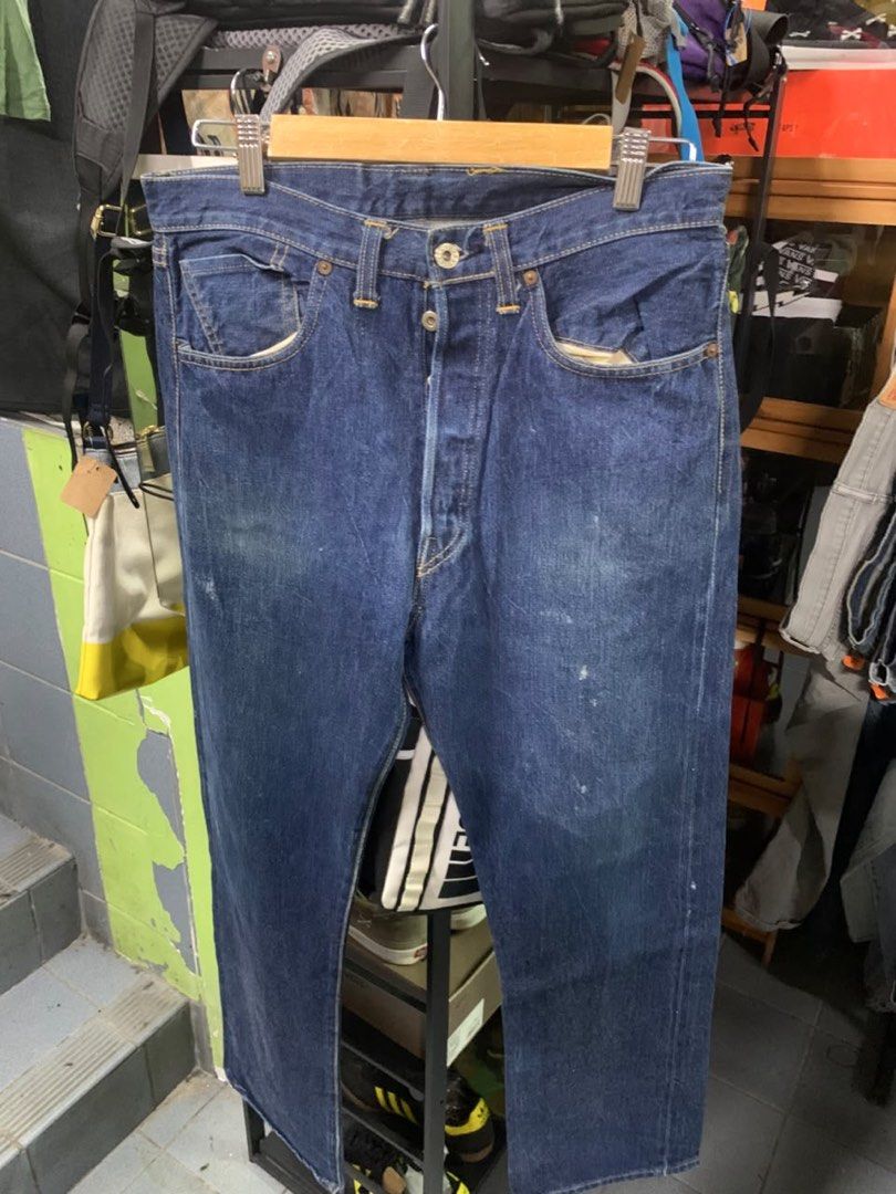 Levis Big E Button 555 (Category: Jeans) located in Kuching. Submitted by anuar526 (Listing ID 1456077872, Image 2). Description: Levis Big E Button 555 manula saiz 30 & 32(tarik 33) jualan combo sehelai lain harga cod kuching jauh pos full details wasabi 0193443662.