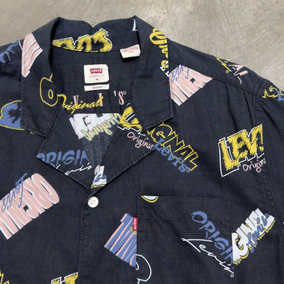 Levis Graphic Print Short Sleeve Shirt (Category: Tshirts & Polo Shirts ) located in Dinalupihan. Submitted by brokencasket (Listing ID 1456205002, Image 2). Description: Levis Graphic Print Short Sleeve Shirt Size M on tag. Measurements on photo. Color may vary due to lighting..