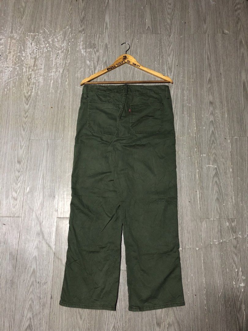 LEVIS LOOSE STRAIGHT UTILITY PANTS (Category: Activewear) located in Manila. Submitted by triptothrift7 (Listing ID 1456194879, Image 3). Description: pm me for fast transaction! LEVIS LOOSE STRAIGHT UTILITY PANTS for only 2000 size 31 32 waistline 31 32 length 39 hem 9 need wash only no issue authentic legit excellent condition color rate 9/10 authentic legit mode of payment gcash or bank transfer location Biñan laguna.