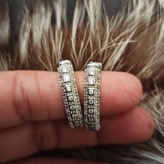 (Category: ) located in . Submitted by brandedbagspreloved (Listing ID 1456137094, Image 1). Description: .
