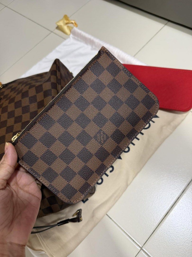 Louis Vuitton Damier Neverfull Pm (Category: Luxury Bags & Wallets) located in Quezon City. Submitted by simple_precious (Listing ID 1456062270, Image 2). Description: - Damier Ebene canvas with iconic checkered pattern - Genuine leather trim and handles - Gold hardware - Timeless and versatile for daily use or travel - Comes with original dust bag and pouch set Good as new bought 2018 Authentic or money back Slightly nego for fast deal .