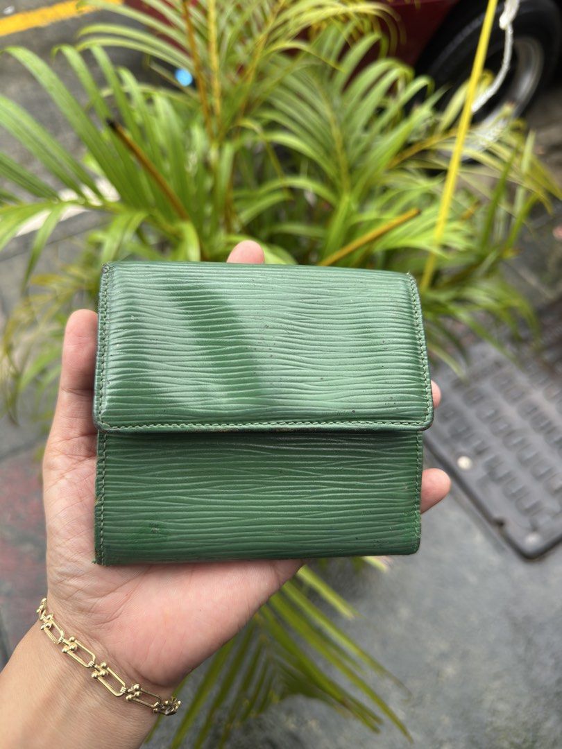 Louis Vuitton Green Epi Bifold Wallet (Category: Wallets & Card holders) located in Manila. Submitted by dripdistrict (Listing ID 1456114287, Image 2). Description: Authentic Bifold Wallet What you see is what you get You will se what’s the issue already in the picture Pm for more Details .