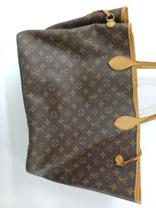 Louis Vuitton Neverfull (Category: Luxury Bags & Wallets) located in Quezon City. Submitted by jannoreyes (Listing ID 1456151226, Image 1). Description: RFS: Di na nagagamit From balikbayan box korea NEED RESTORATION.