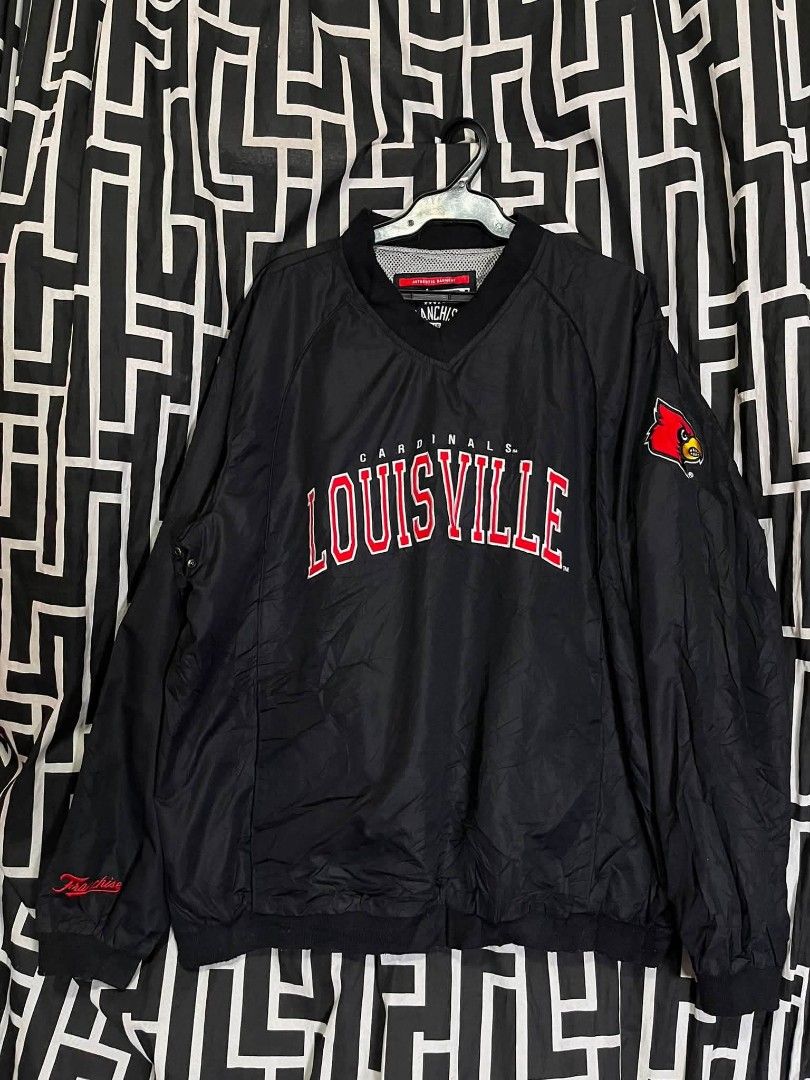 LOUISVILLE WINDSHELL JACKET (Category: Activewear) located in Manila. Submitted by bibiiii131998 (Listing ID 1456138204, Image 1). Description: LOUISVILLE WINDSHELL JACKET Details W25 L28 Large to semi xl Solid nito ₱950 Loc.Baclaran Paranaque.