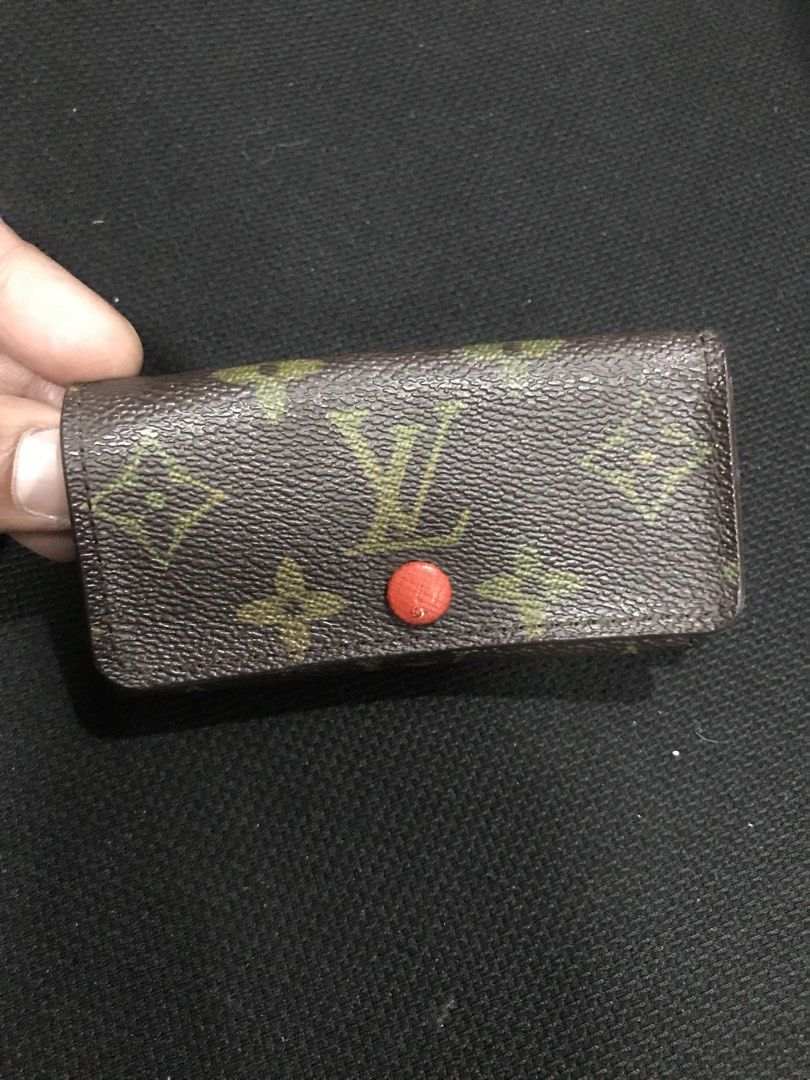 Lv keyholder wallet (Category: Luxury Bags & Wallets) located in Manila. Submitted by heycessygirl (Listing ID 1456140839, Image 2). Description: Plus sf Dm.