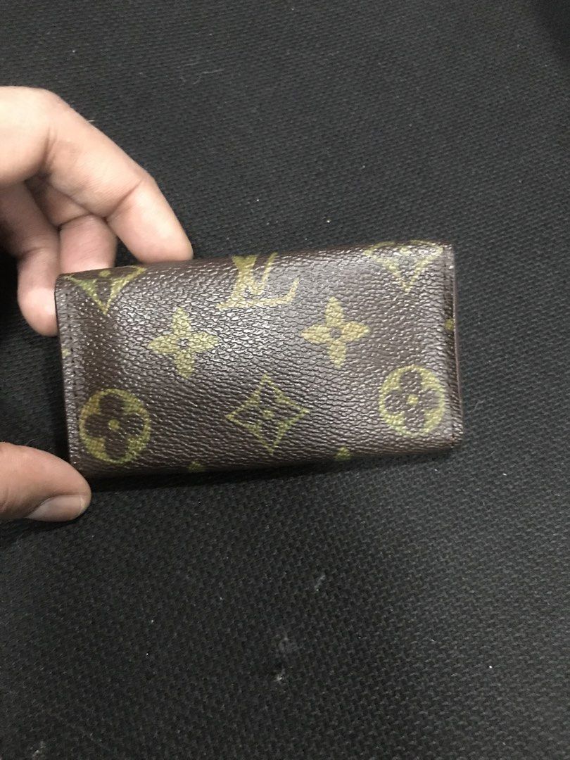 Lv keyholder wallet (Category: Luxury Bags & Wallets) located in Manila. Submitted by heycessygirl (Listing ID 1456140839, Image 3). Description: Plus sf Dm.
