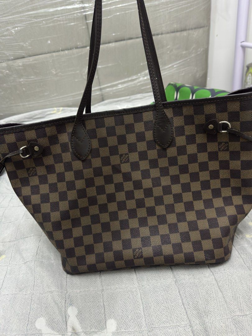 Lv neverfull MM damier (Category: Luxury Bags & Wallets) located in Caloocan City. Submitted by trebdy01 (Listing ID 1456087931, Image 2). Description: Preloved lv from usa.